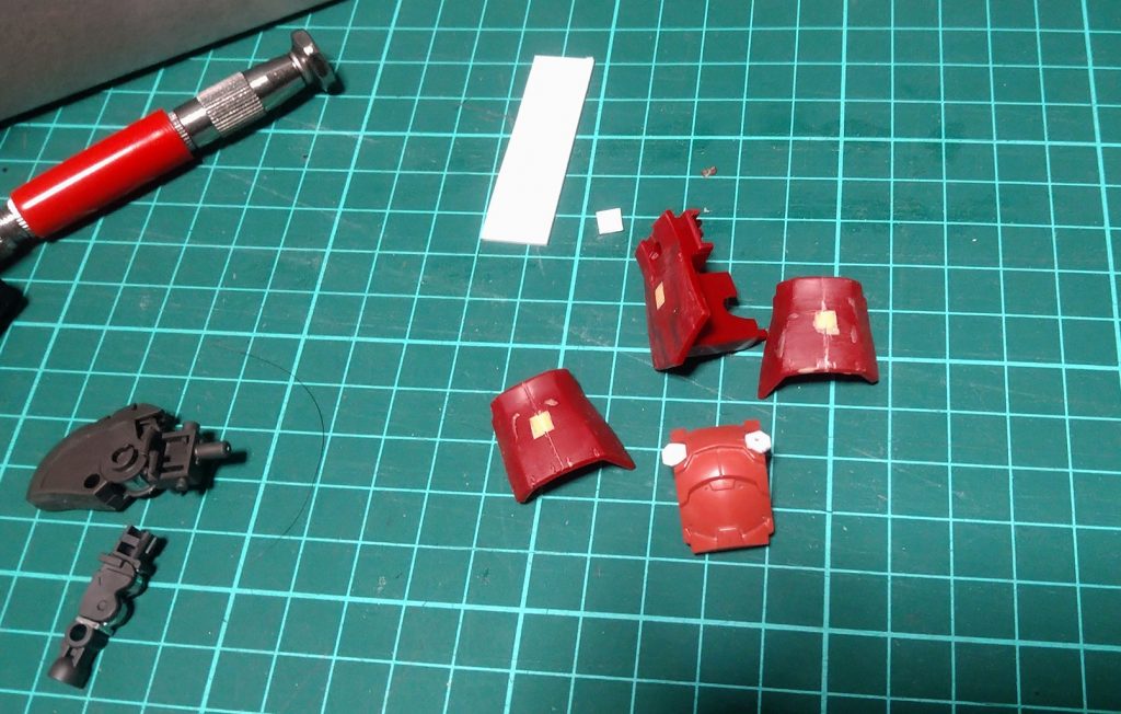 エポパテで穴埋めと若干のプラ板加工