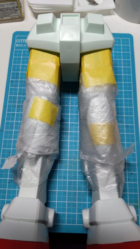 塗装は頭だけ後ハメ加工をし、残りは古来よりの組み上げてはマスキングという方法で行いました(笑)合わせ目消しの時、段差が激しくて思ってたより苦労したのは良い思い出です。