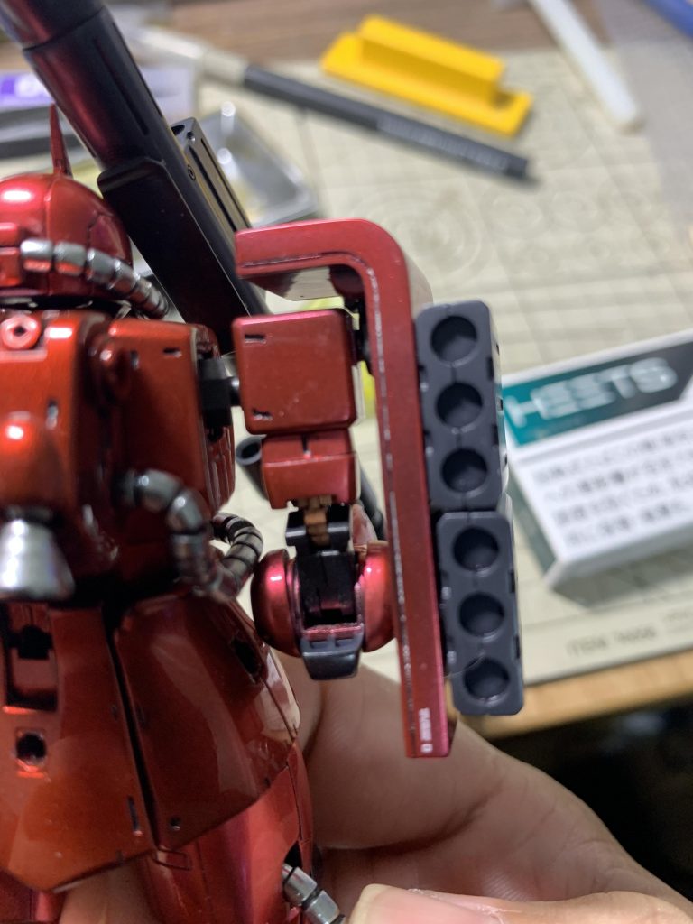 スジボリをだいぶ深くやったんで、スミはちゃんと流れたんだけど代わりにコンパウンドがこんな感じで残ってしまう箇所がちらほら・・・細くて適度なしなりのある歯ブラシは探したほうがいいかなー・・・