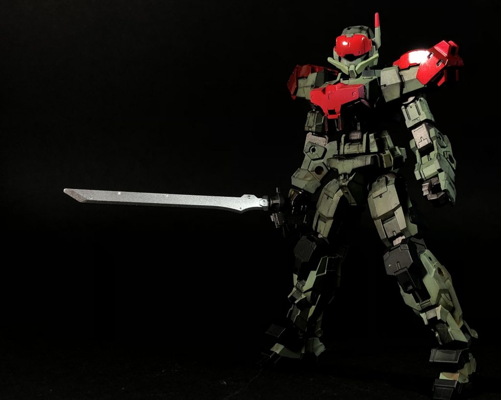 地味なのでオプションパーツで隊長機風に。ガンダム関係ないかも・・・。