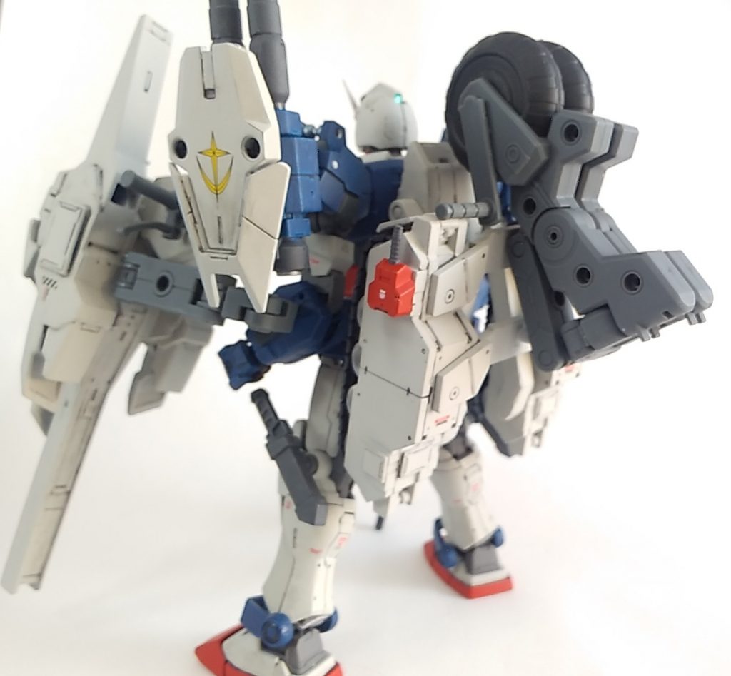 後ろから見るとこのように、エグザビークルとマシンライダーを組み合わせています。バランス悪くなるほど重いです・・・