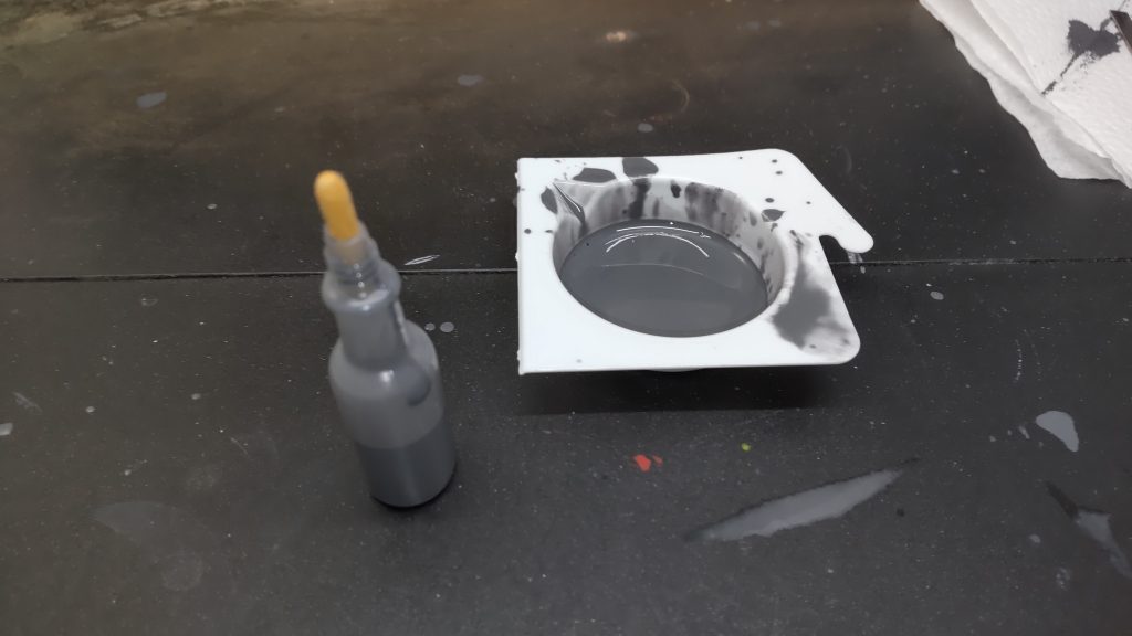 これをガンダムマーカーエアブラシシステムに装着してあげればOKです。細かいコントロールは出来ませんが装甲裏みたいな感じなら問題ないので水性ホビーカラーメインな俺には丁度いい感じです。