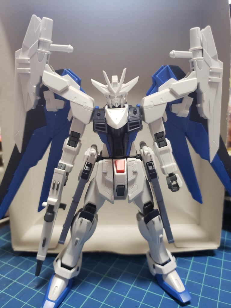 プロポーション決め。この時はスジ彫りやプラバンによるディテールは追加済みです。