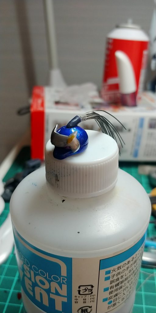 頭部の角を廃止して、某RPG勇者のカブト風に。