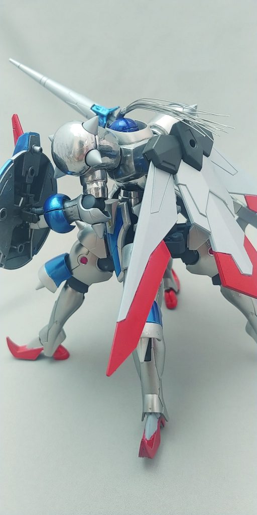 ビルドパーツをポン付け。既存の鉾にスピアーをドッキング。シールド、マントを装着しました。