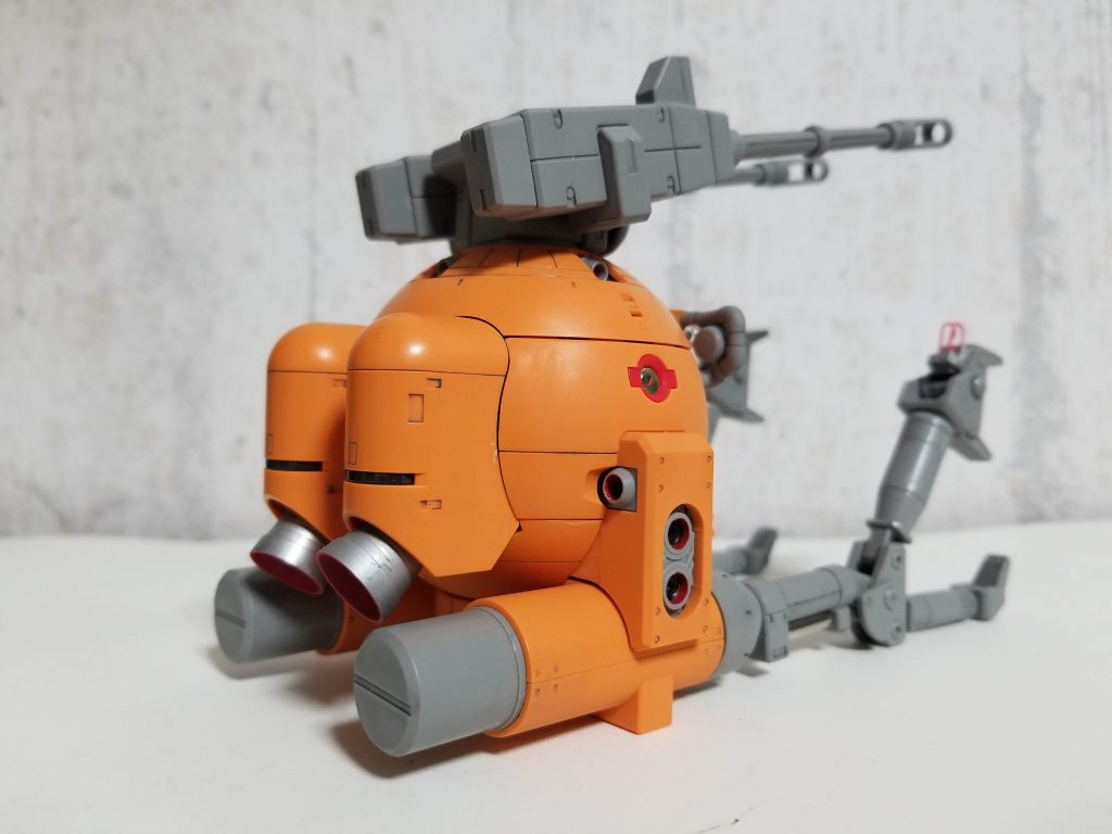 後方より。キットの個体差なのか、外装パネルのチリ合わせがイマイチな感じでした。