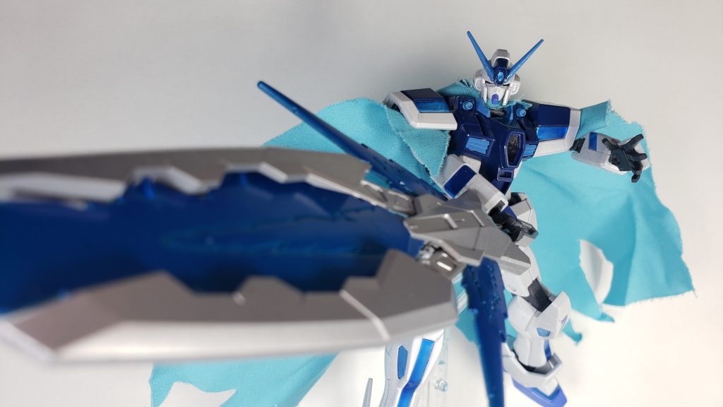 小柄なMSがデカい剣使うのはロマンありますね。