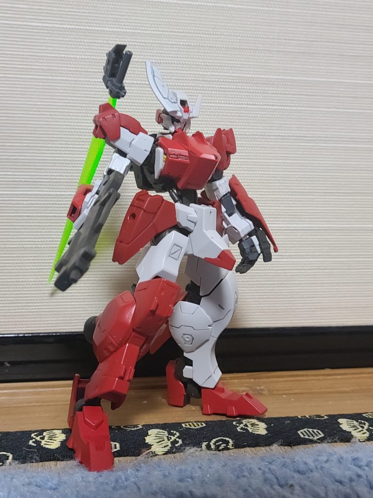 改造中のもの。色合いは決まってきましたが悪すぎるということで没。ちなみにこの時はスピナティアの魔法武器からクリアブレードを持ってきていましたが、なんか合わないのでこちらも没に