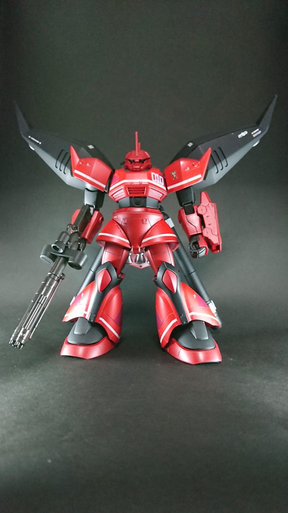 赤部分のカラーは、缶スプレーのマイカレッドに差し色でシャアレッドを使っています。