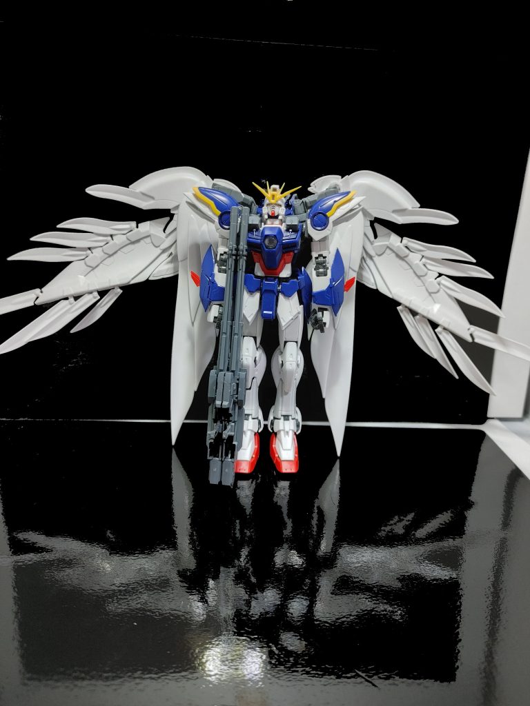 素組みの状態です。適当に撮影したせいでめちゃくちゃかっこ悪い。元の色で綺麗に仕上げた奴とかも作ってみたいですね。