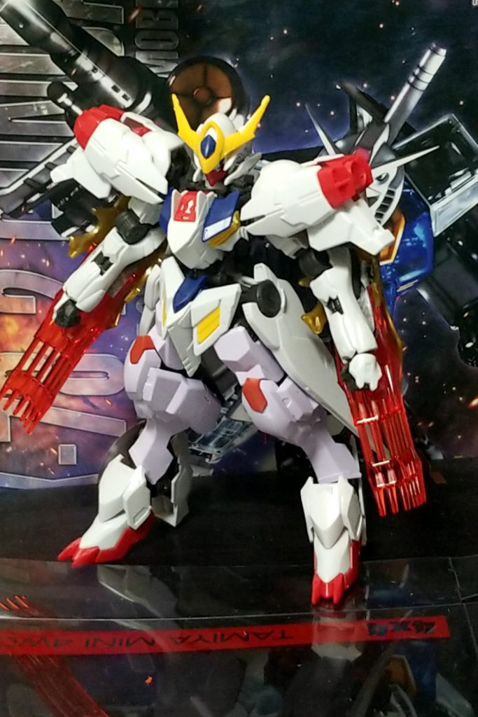 初期案脚部は端白星の脚部を、胸部はバルバトスルプスレクスのパーツを使用腕部のクローはSDガンダムの悟空インパルスの猪八戒アーマーから流用