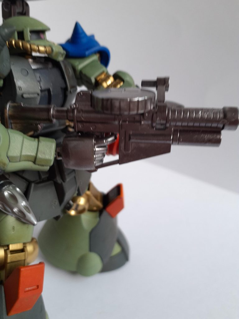 装備その1ザクF2のマシンガン。