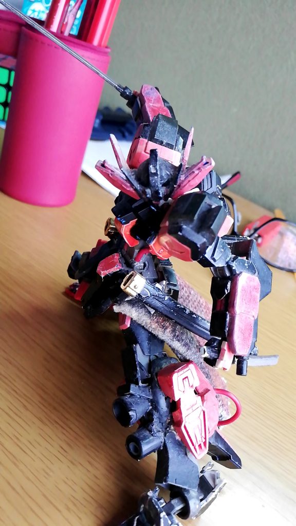 ポージング画像②ガンダムフレームということもあり、各箇所可動がすごく、かなりの遊びがいがある期待になりました