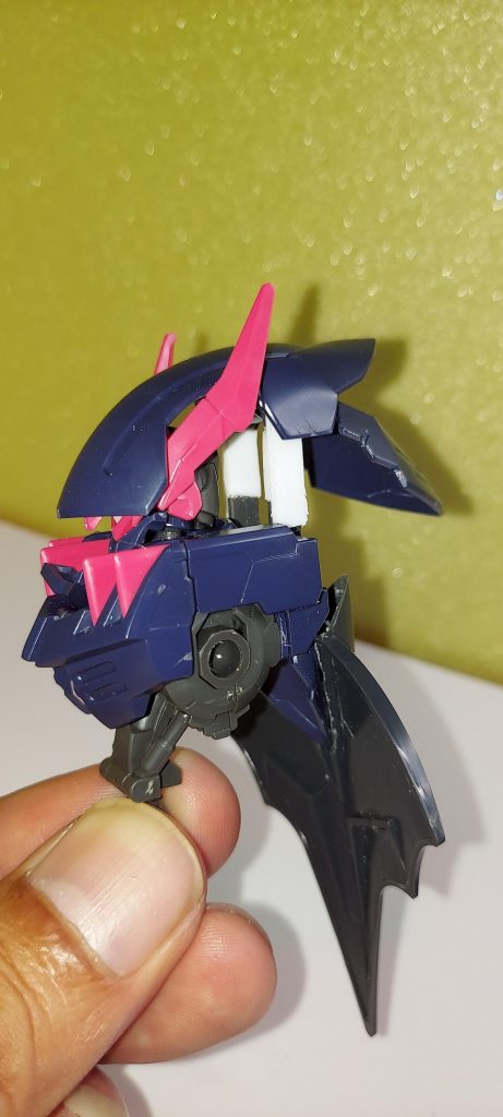 顔を完全に隠すため背中のジョイントを延長してます