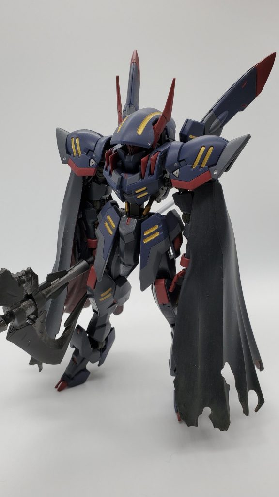 前面肩と腰にスジボリでディテールを追加しています。