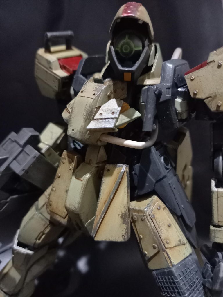 目をガンダムアイ　グリーンで