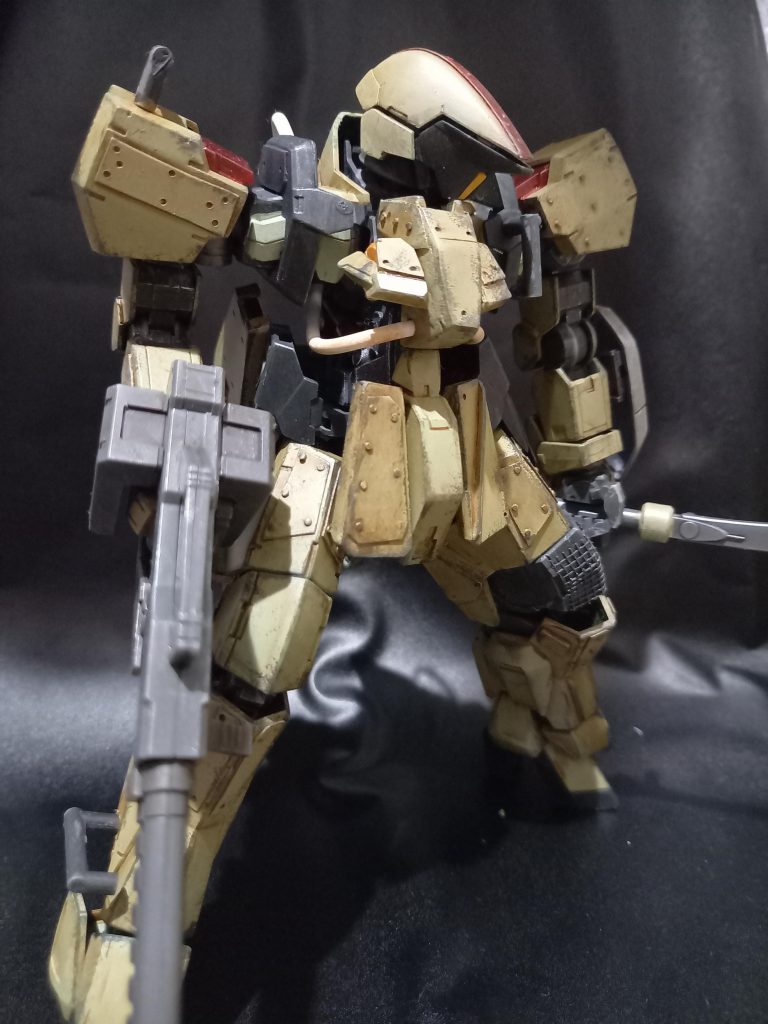 腰フロントアーマーはザクのものをベースにプラバン加工