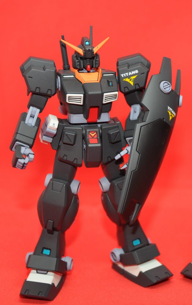 リニューアルポイント…というかコンパチパーツA.O.ZRe-boot2巻表紙ではアーリーヘイズルのエリは白いのですが、当時の作例では一貫してイエローとなっています。恐らくカラーリングの設定が変わったのだと思うのですが、この機会にもう1パーツ用意してコンパチできるようにしてみました。…塗装ハゲが怖いので何度も取り替えたくはないですが