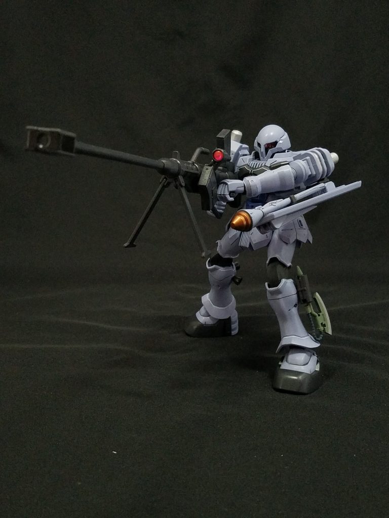 頭部を予備機仕様に変更。対艦ライフルを装備。