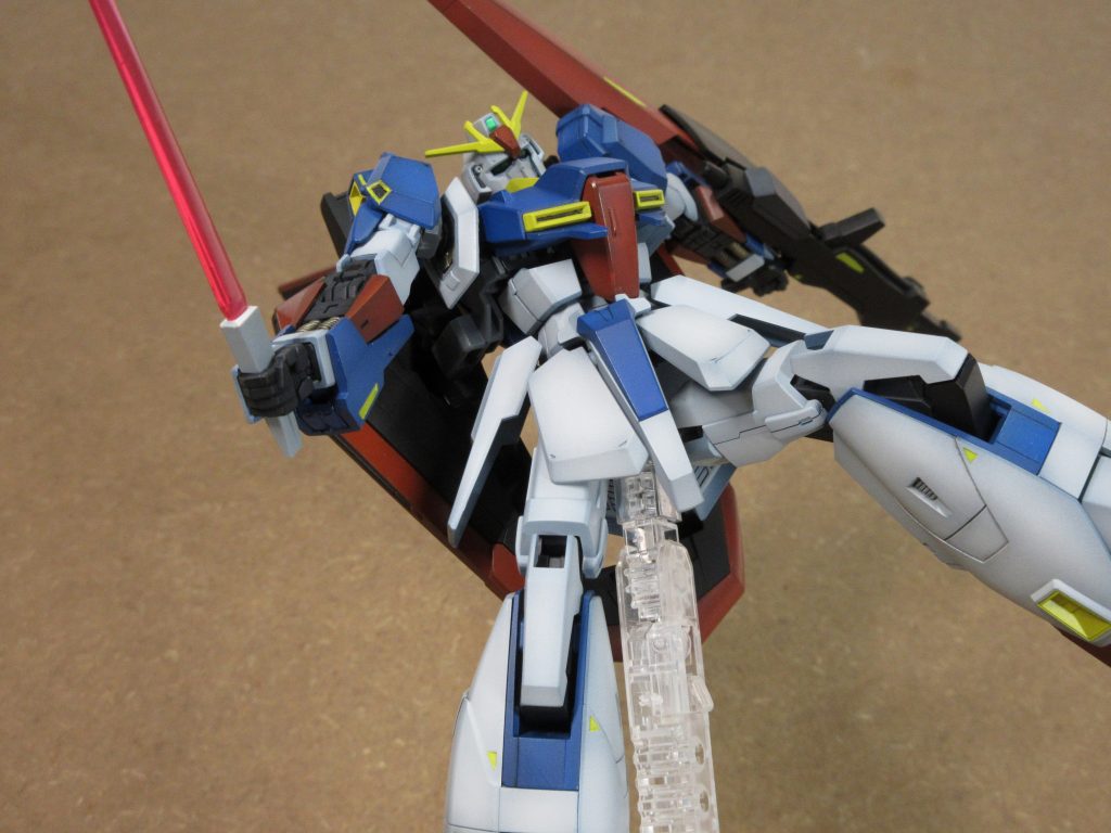 各色下地の色は赤→焦げ茶色、白→ネイビーブルー、青→紺色から立ち上げています基本グラデ塗装なので調色は今までしませんでしたがデフォルトでよい青が見つからなかった為ハイライト前の青は調色してます