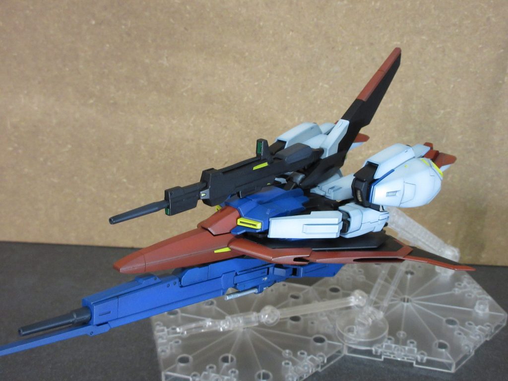 グラデ塗装なので凹部分には濃い色が残りやすくスミイレは最小限に