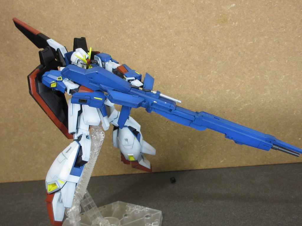 ハイメガも肩の可動域が広い為ちゃんと構えられます、しかも補助なしに