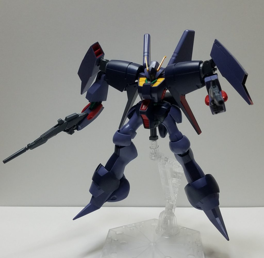 ビームサーベルはグリップの形状が合わなくて持たせられませんでした。