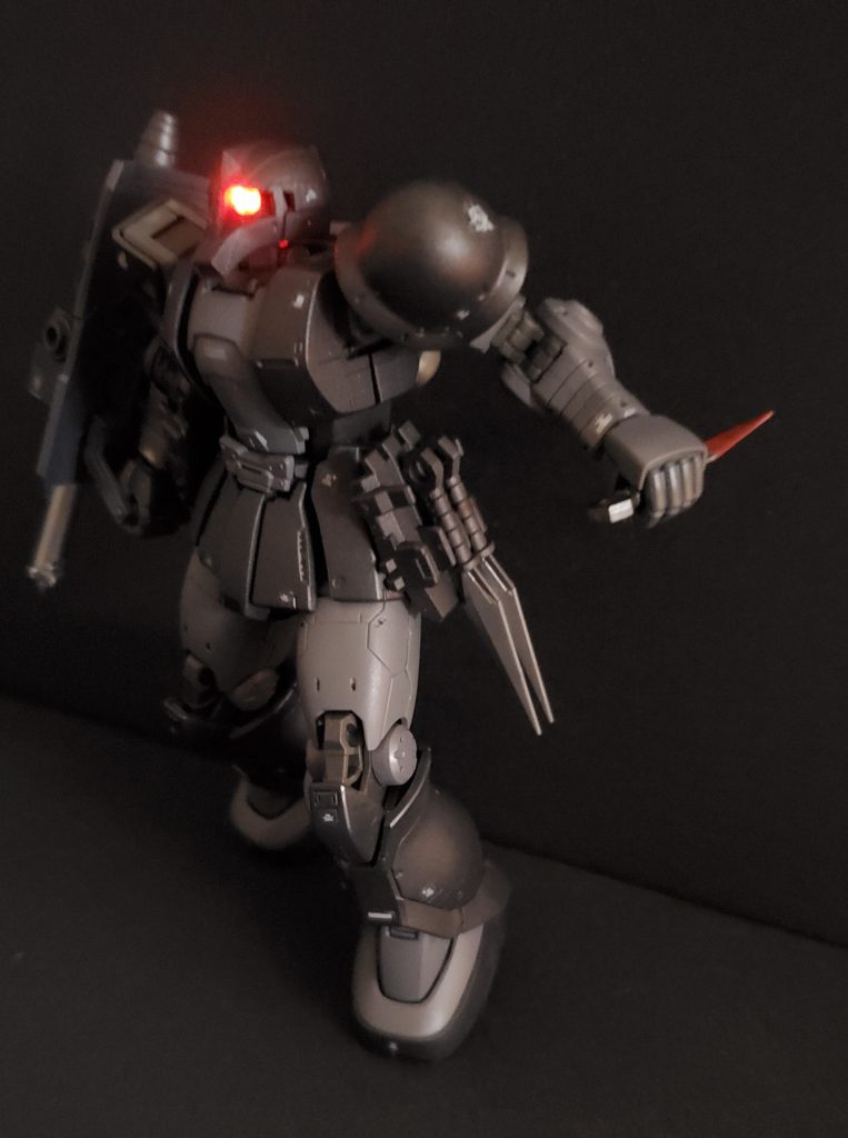 腰部左右に6本のヒートクナイを装着。