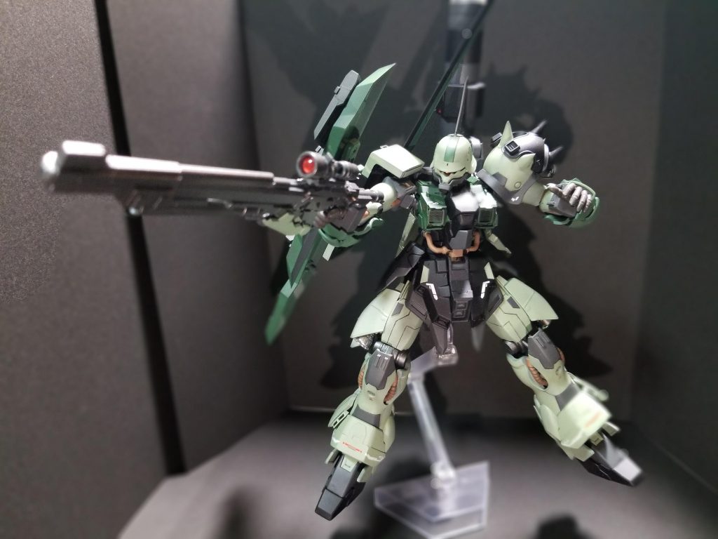 ビームライフルシナンジュのものに先端だけムーンガンダムのものを切ってつけました。