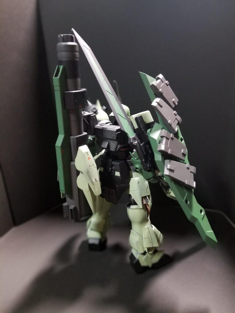 ノーマルパック背面シールドは並の攻撃では破壊されないように強化し、シールドソードも追加してます。