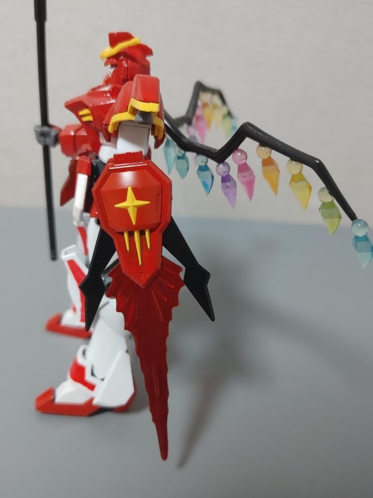 バスターシールドは全体的に赤色にして諸刃を黒に、刃はロイヤルメタレッドを使って赤にしました。