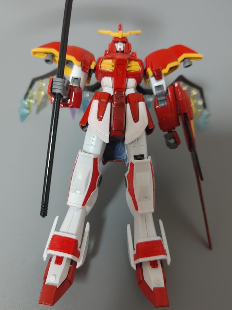 下半身は蝙蝠のパーツを含め白色のパーツを赤に塗装しました。足はフランが履いてる革靴をイメージに塗装しました。スカートは真ん中はロイヤルメタレッドを使っており、左右は薄いピンクになっています。本来は白色でしたが、これも触る間にこうなりました。でも、よく似合っています。