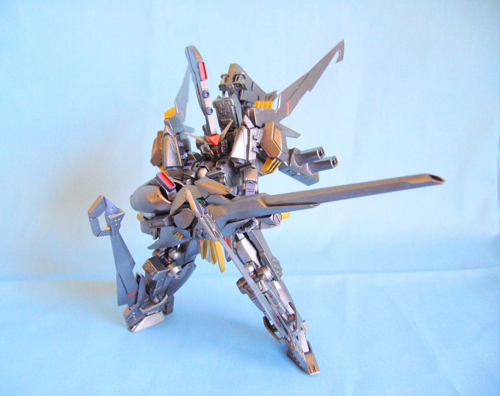 主武装①hiビームスマートガン。中~遠距離用武器。狙撃も可能。ガフランの尻尾キャノンとハイパードッズライフルを芯に出来てます。通称『お頭付きキャノン』w