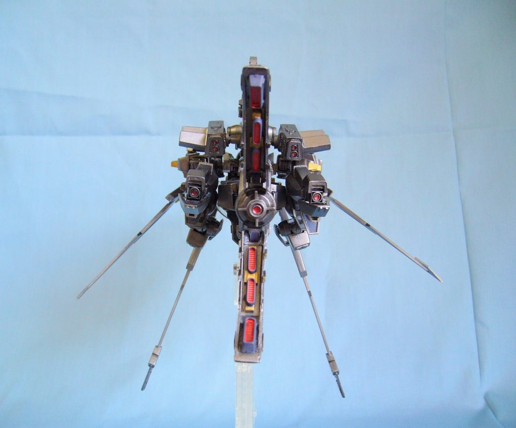 モビルフォートレスモード。三面図。サムネで既にピンときている方はお分かりの通り。某シューティングゲームのアレなイメージです。wモチーフはカジキマグロ(バショウカジキ)。本当はもう少しキモい………もとい(笑)、マニアックな魚種をチョイスするつもりでしたが。ガンダムということもあり、比較的メジャーでカッチョイイものにしました。