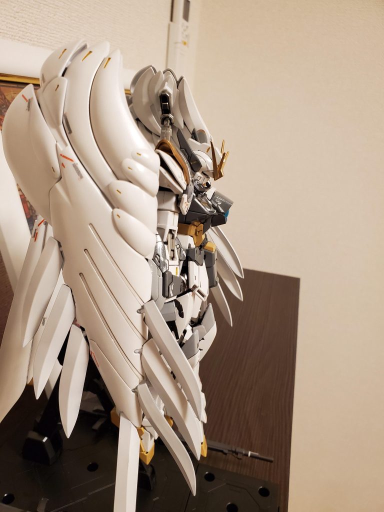 羽の塗装は面積が広くいい勉強になりました。今度はMGエピオンも気になるところです。