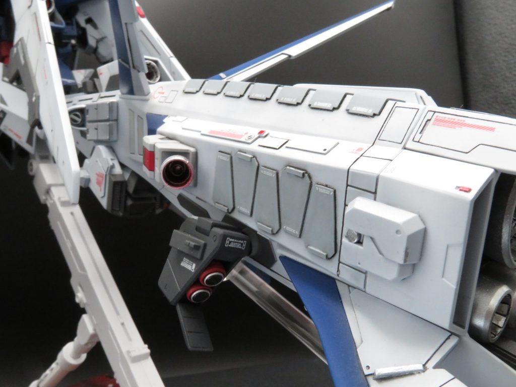 ミサイルハッチはプラ板を切り貼りしてます