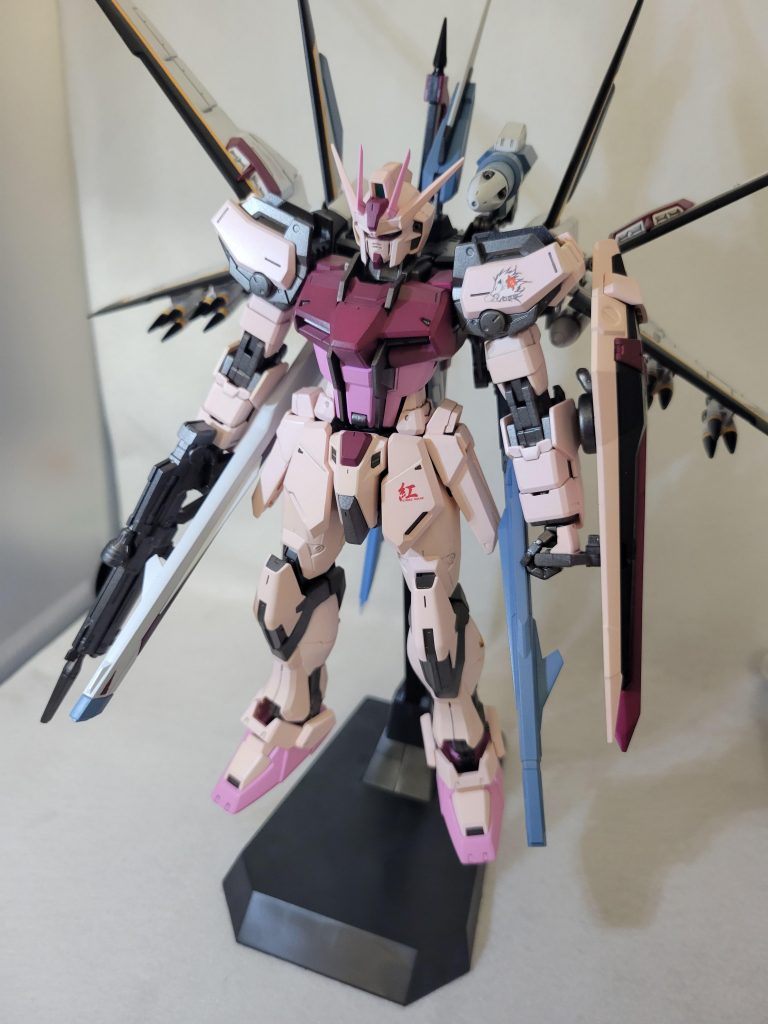 メインカラーであるピンクを塗るのは下地選びから塗るまでが難しかったです。オオトリはとにかくマスキングの塗り分けが大変でした。