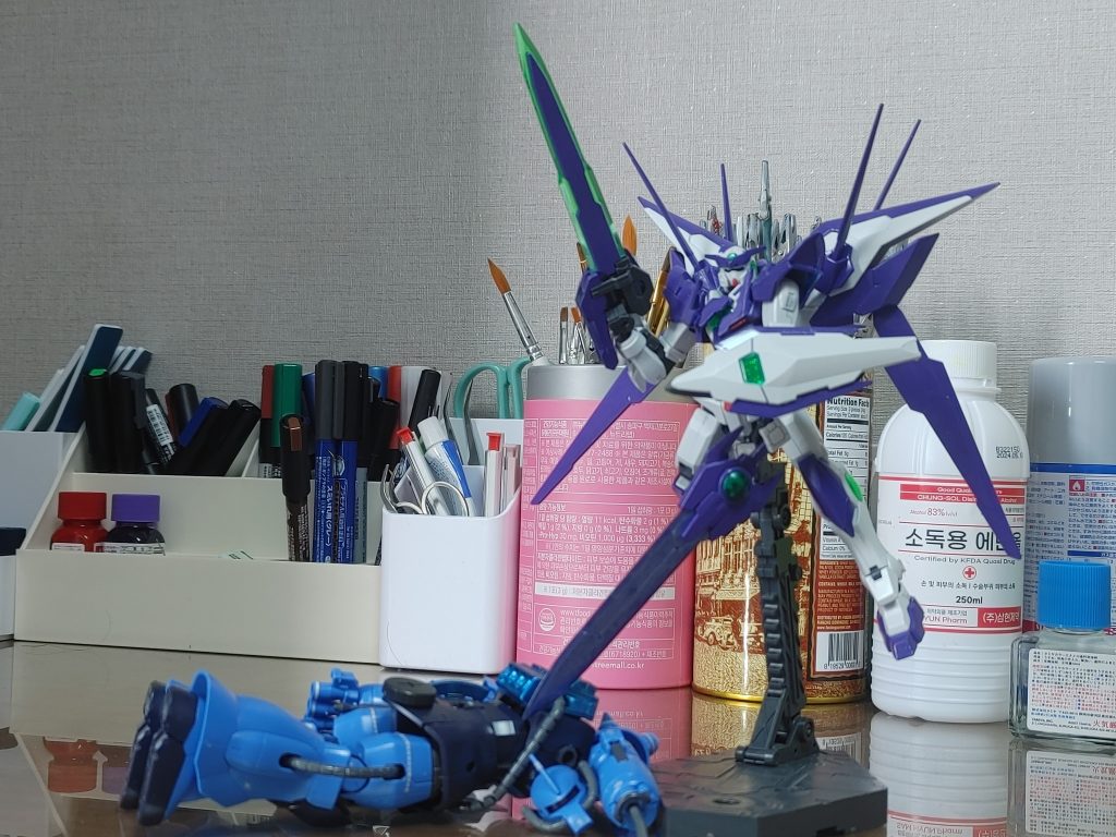 ランバラルのグフも敵わなかった、、非常にクールで冷酷なガンプラです。グフ：バカな、、俺が、、こんなところで、、アメイジングエクシア　バイオレット：次の相手は誰？私と遊ぼう？