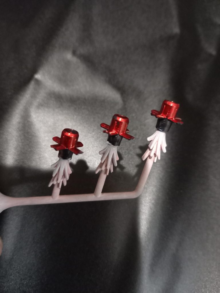 塗装が剥げるから差し替えはしない模様。