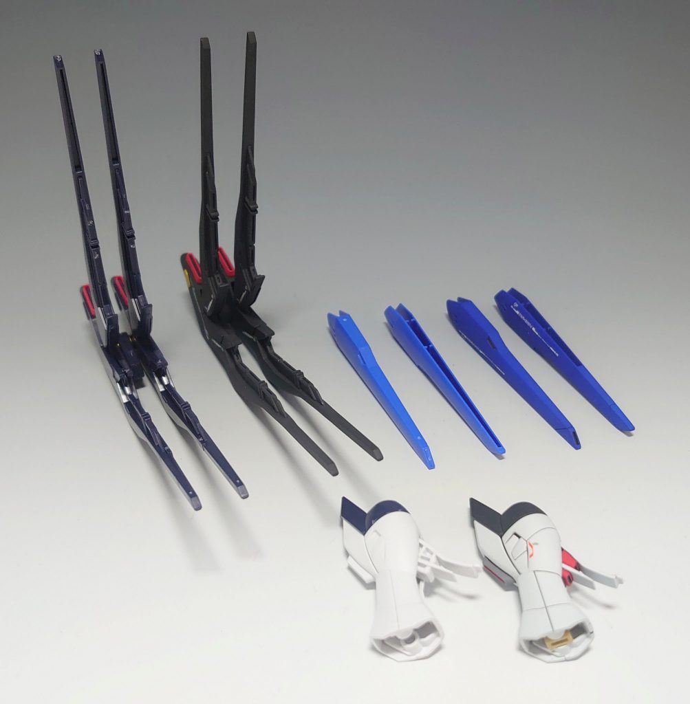 写真に撮せなかった改修箇所。左が素組み、右が改修後です。光の翼の発生、突撃砲の内臓及び砲撃、ふくらはぎのスラスターそれぞれ素組みよりも説得力があるディテールに変更しています。