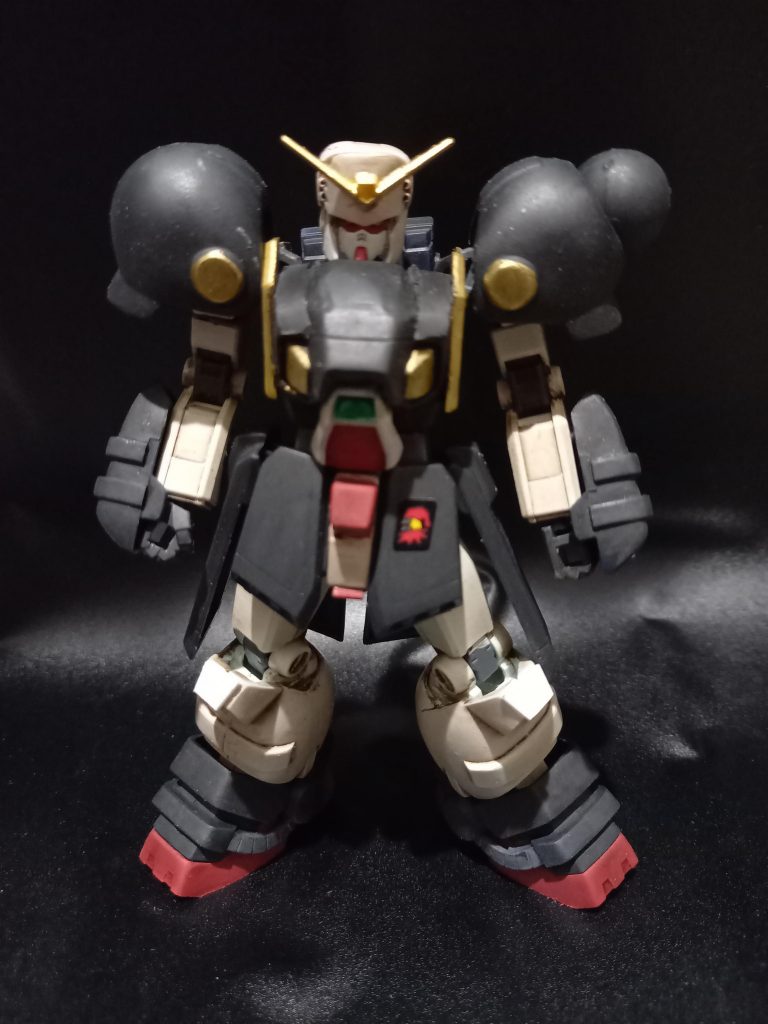 膝下は旧キットのまま。ランナーやパテで装甲をつけてます。