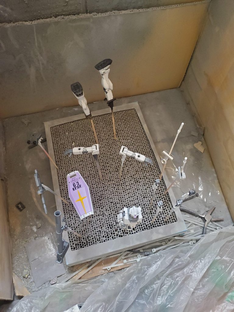 ビームライフルとハイパーバズーカのみ合わせ目消しをしています。上手く出来なかったです。