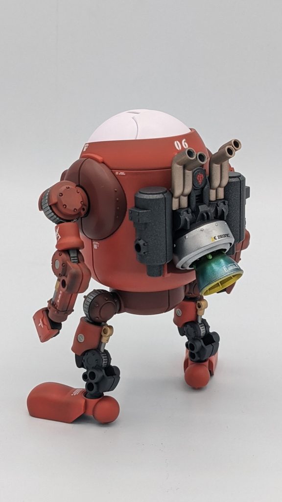 後ろ姿も凛々しい！バーニアは金と銀で塗り分けました!!シャア専用なので、このハロもきっと３倍の速度で近づいてくるはず！