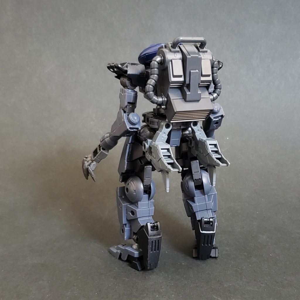 頭と手と背中だけガンプラから移植しました。