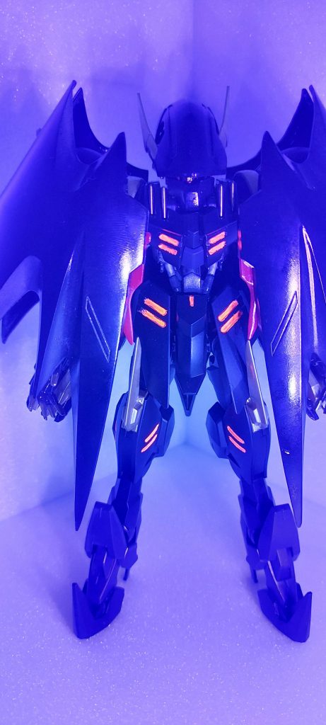 ブラックライトで蛍光レッドと目蛍光グリーンが光ります