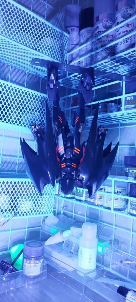 物陰に潜み意外な場所から不意打ちします。