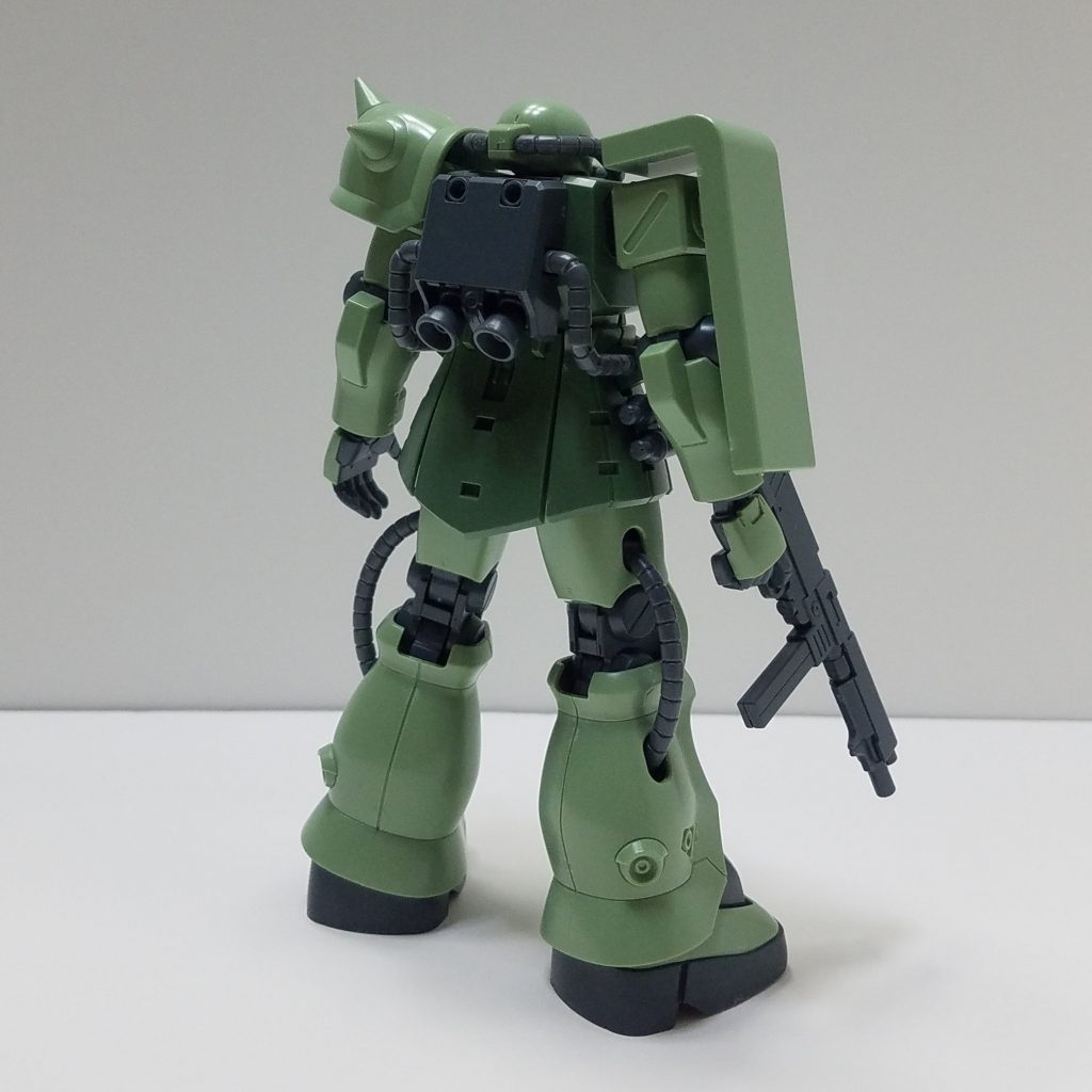 前回のバイアランに続き忙しくて撮影できなかった第2弾、傑作と名高いザクⅡF2です。今回もパチ組みとなります。今回はシステムウェポン004・006・009のジオン系武装と絡めてみました。