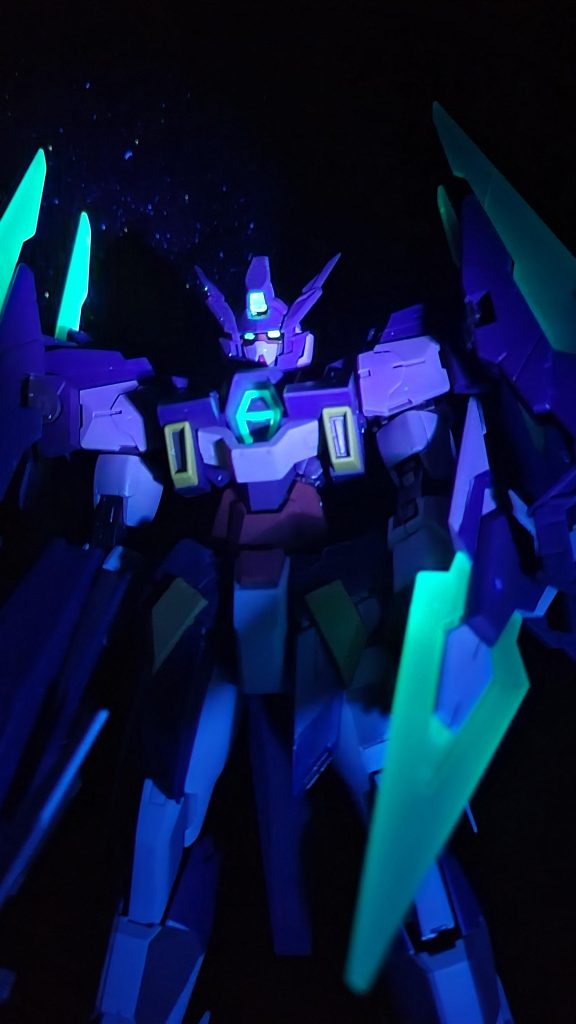 友人がしていたのがかっこ良くて蛍光塗料を初めて使ってみました。終わってみれば色々と初が多かったですね。もっとキレイにかっこ良くしたいという意欲が湧く機体でした。