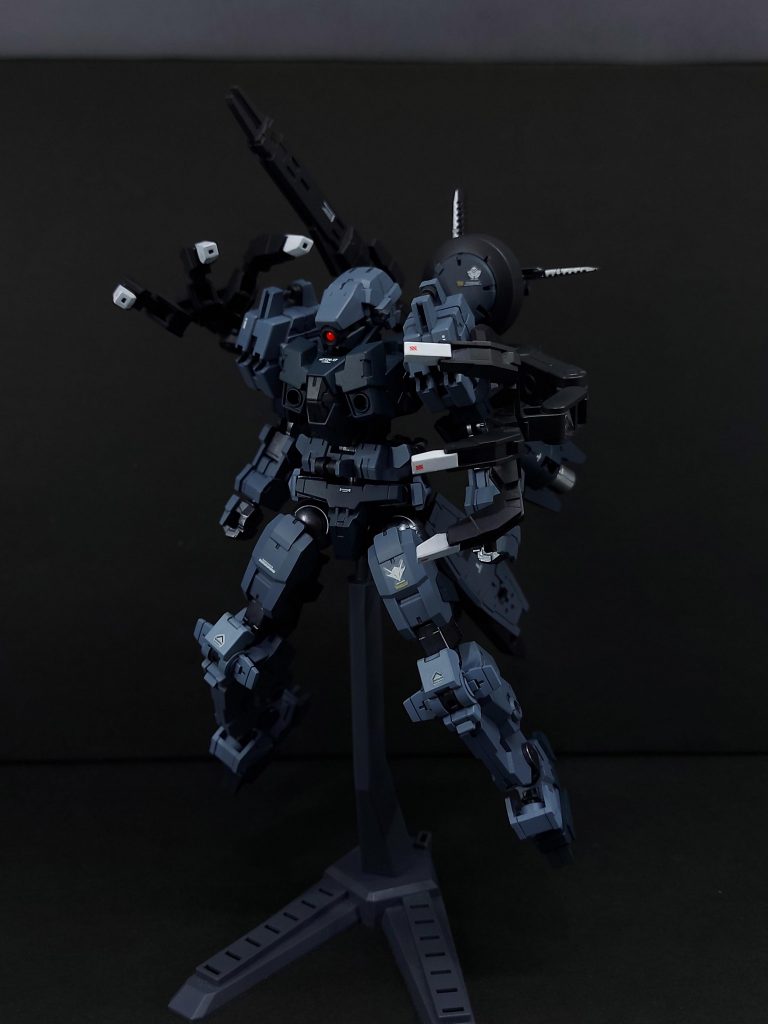 レーザー砲台は可動性が高くて、爪のように敵を捕まえながら近距離射撃をするというロマンに満ちる戦法が可能です（妄想）