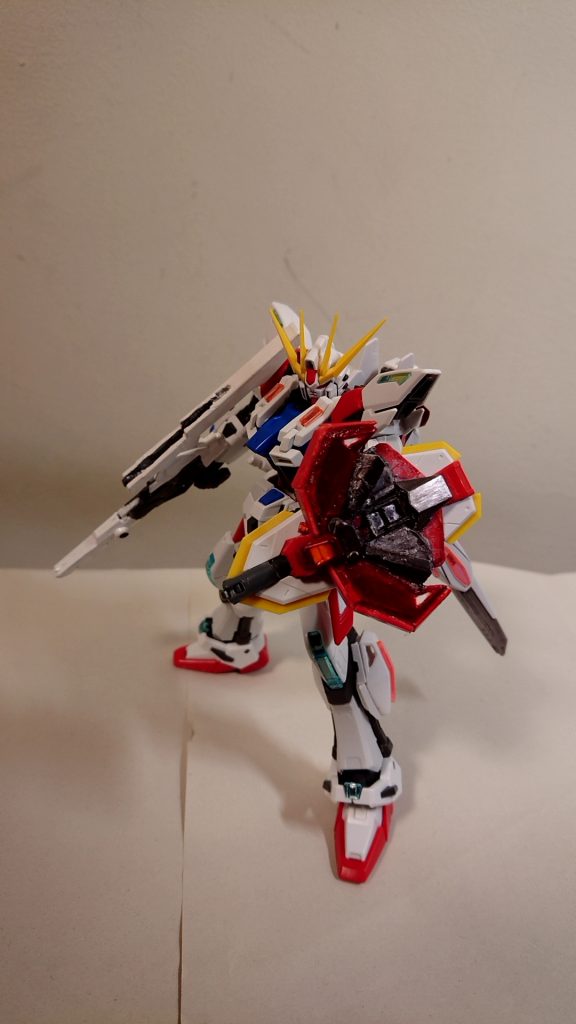 アブソーブシールドも展開出来るよう可動基部に使えそうなジャンクパーツを改造して組み込んでます。